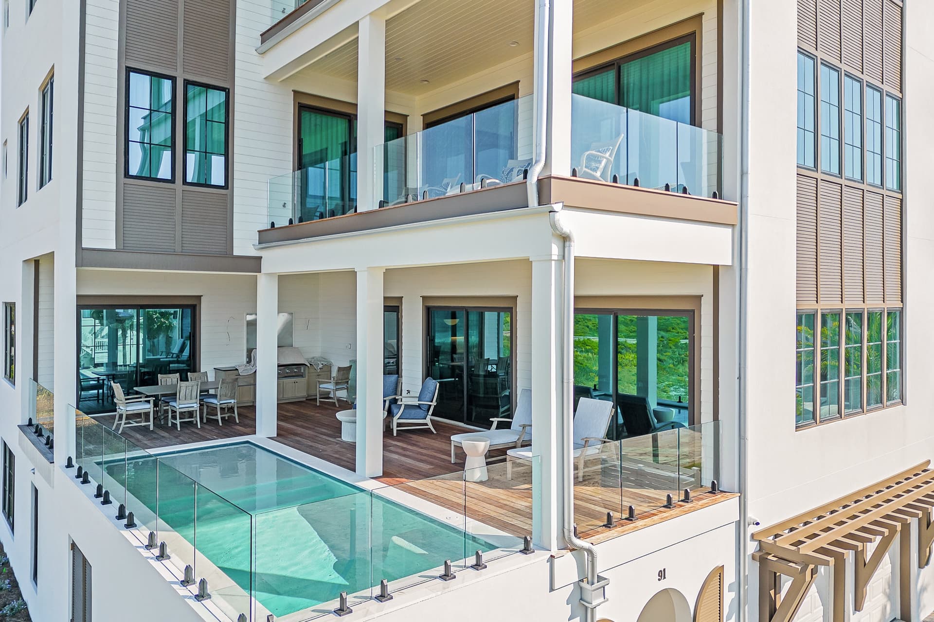 Emerald Le Luxe - Image 50