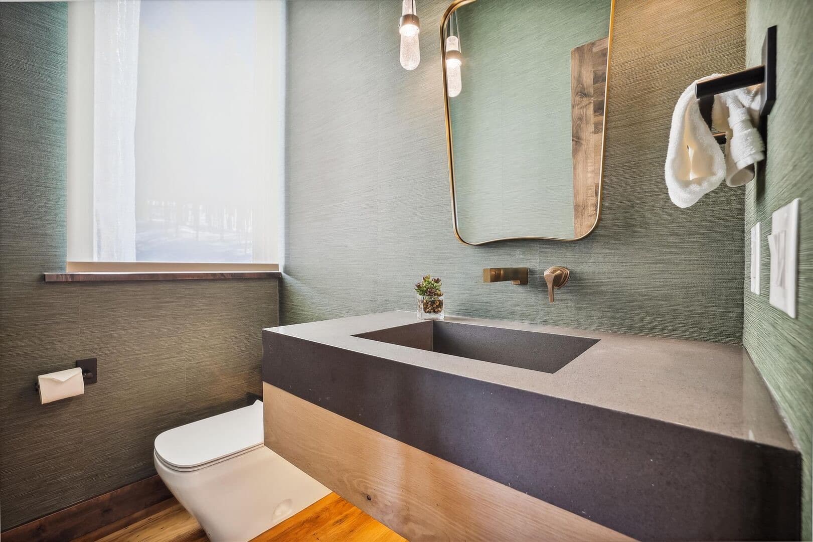 Modern View Manor - Image 15