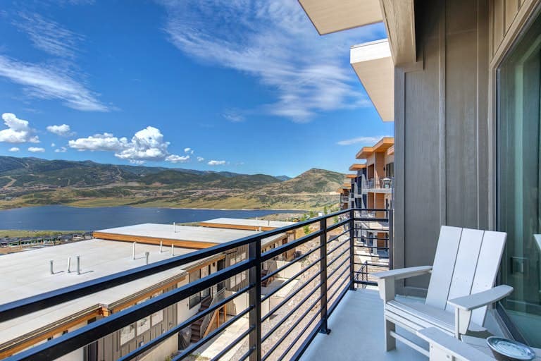 Hideout Hideaway - Image 40