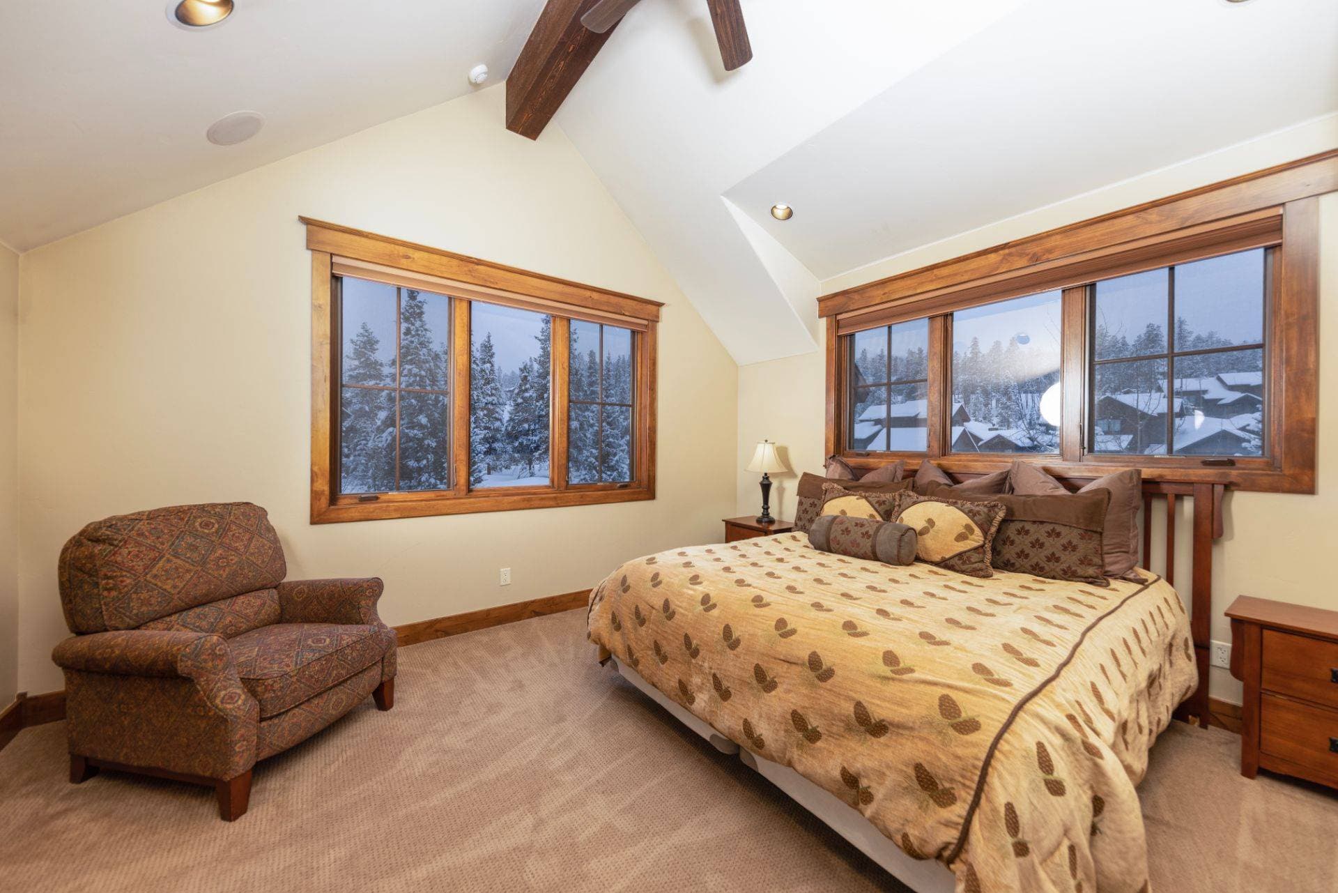 Last Nickel Lodge - Image 25