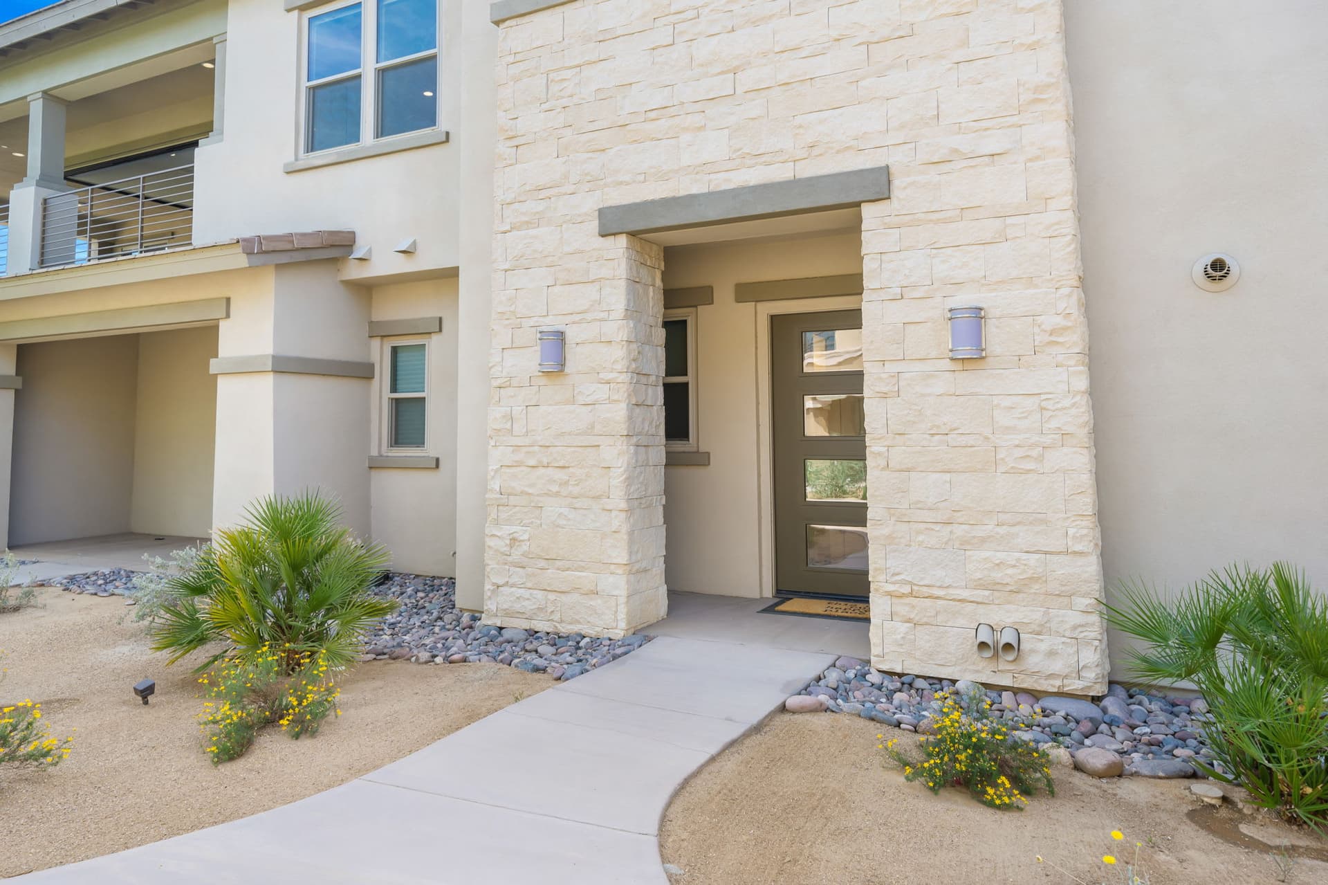 Stay Savvy in Palm Desert - Image 41