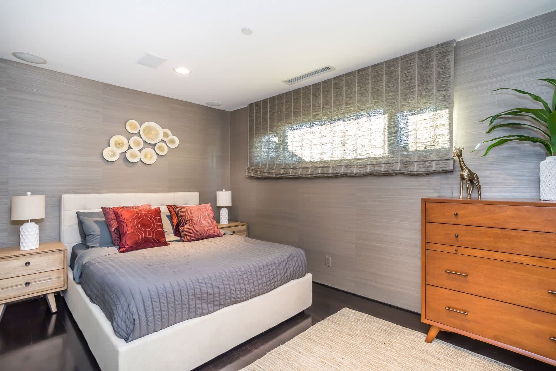 Bird Street Home - Image 32