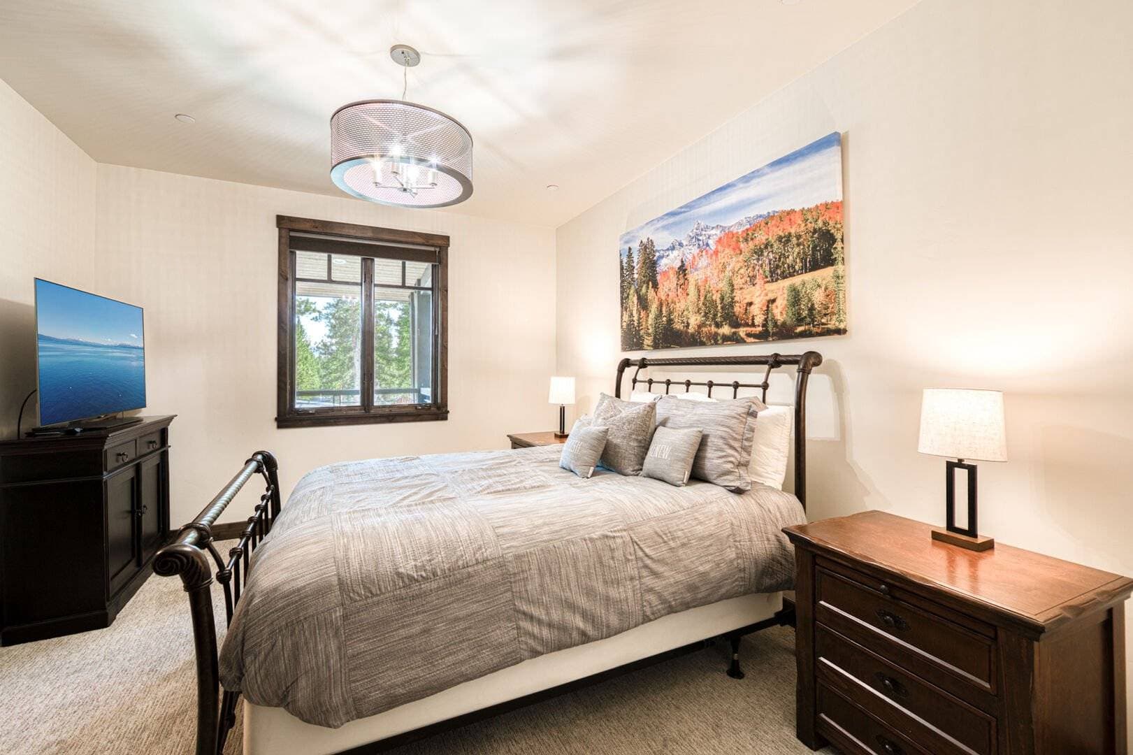 Lavish Cabin at Gray's Crossing - Image 14