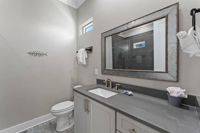 Aquaholic House - Image 32