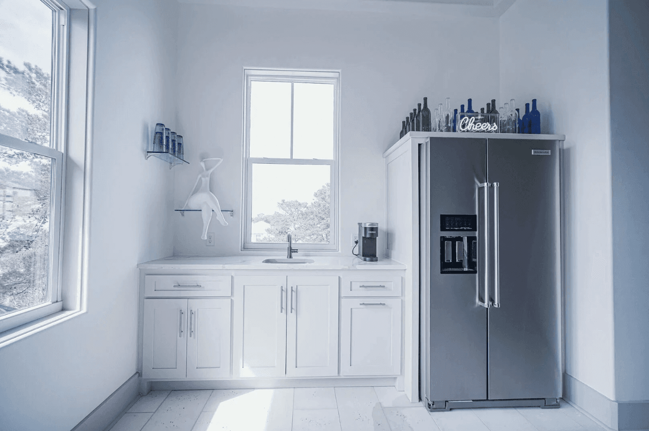 Beauty and the Beach - Image 19