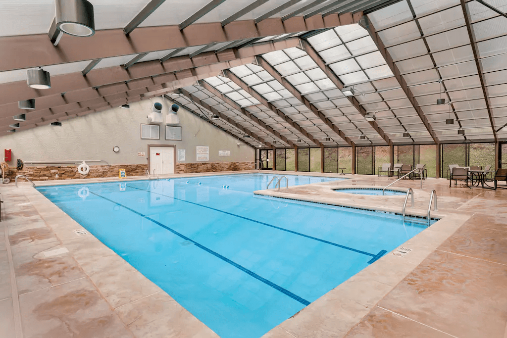 Still Lake Getaway - Image 26