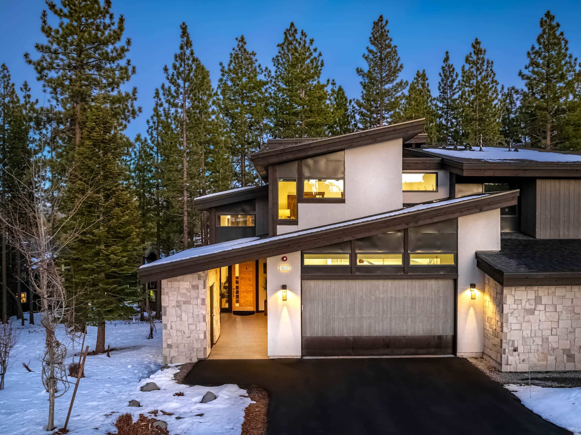 Luxurious Truckee - Image 4
