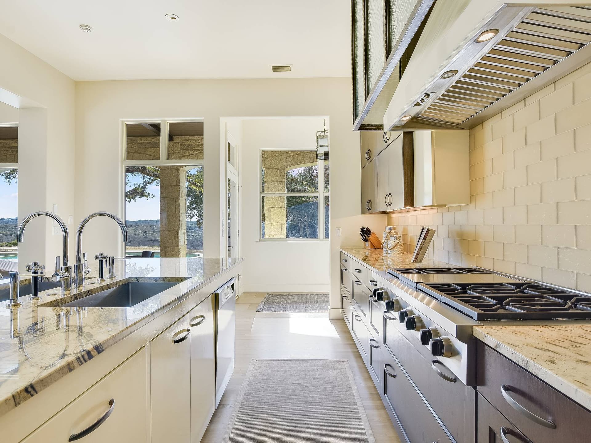 Lakeview on Lake Austin - Image 11