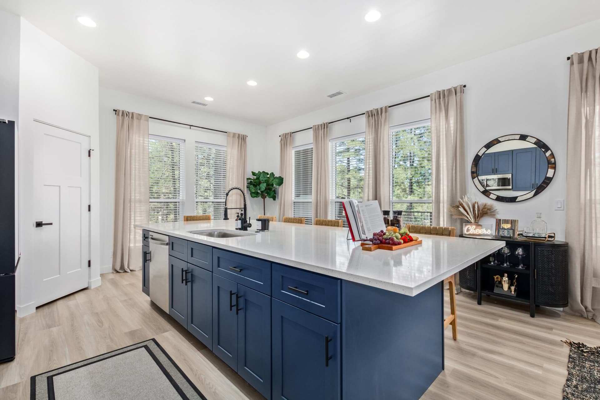 Le Cabin Noir - Image 13