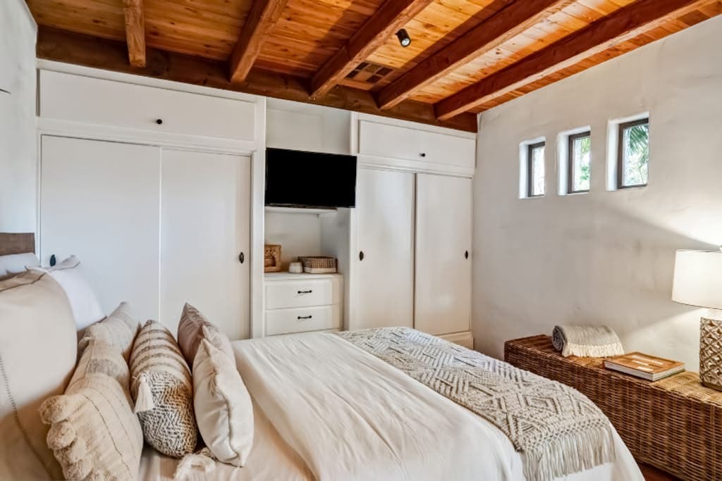 Hacienda Hideaway - Image 19