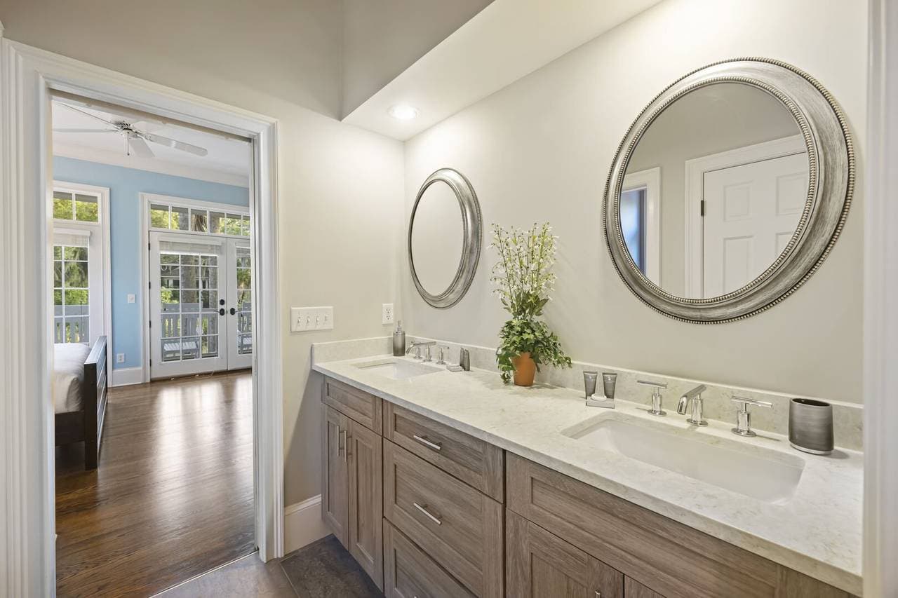 Otter Island Getaway - Image 26