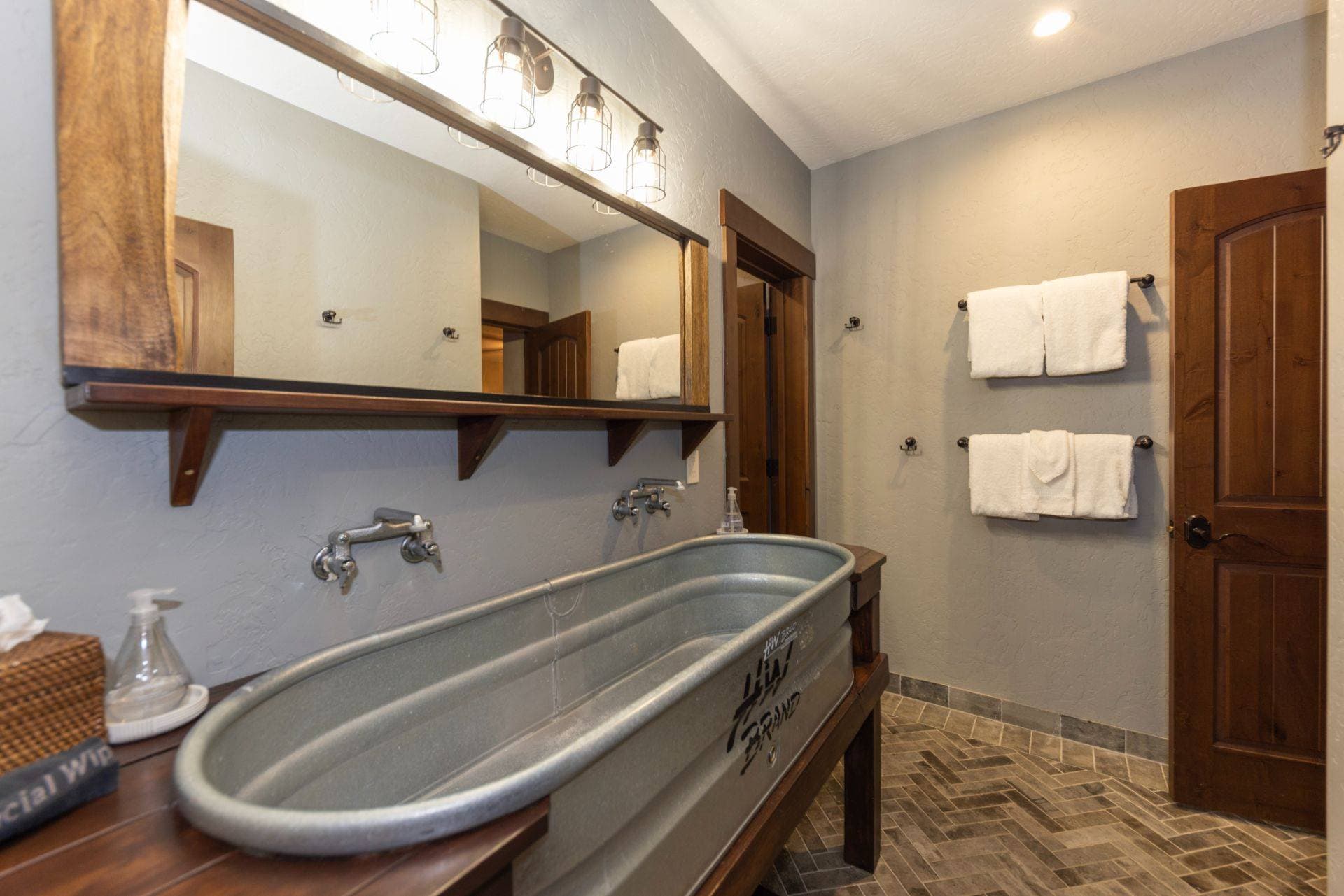 Pine Ridge Cabin - Image 26