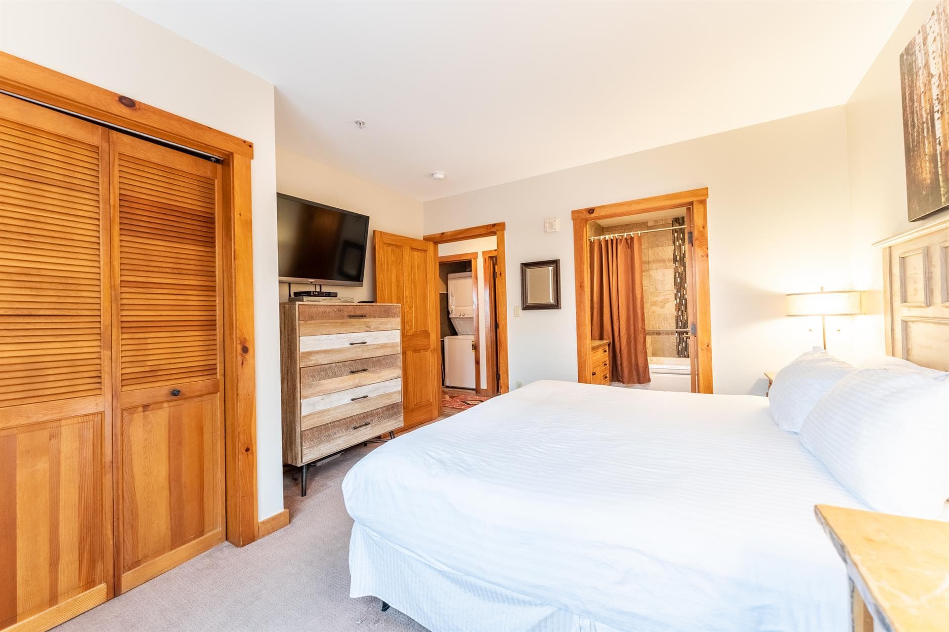 Peakview Penthouse Retreat - Image 20