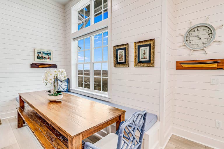 Commodore’s Hideout - Image 9