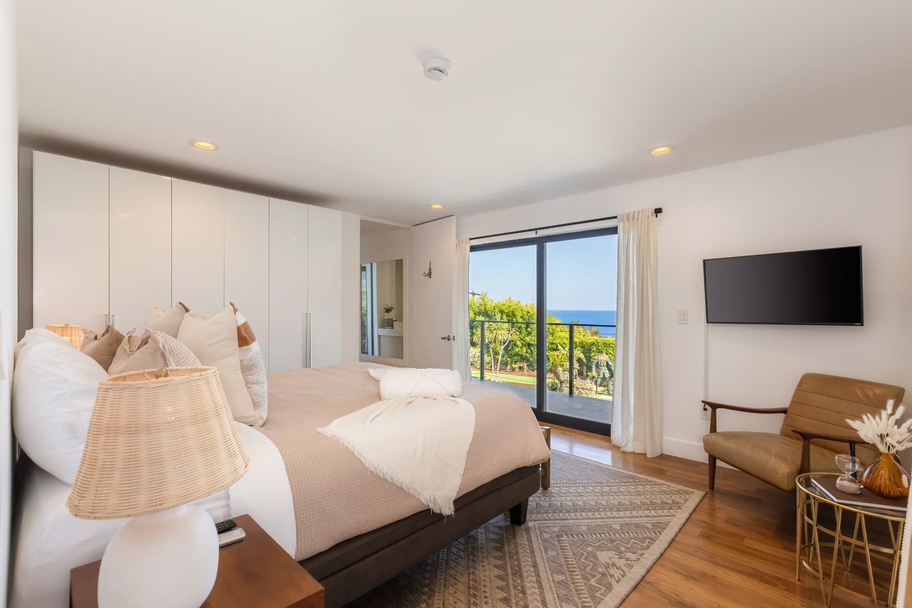 Malibu Sunset Oasis - Image 20