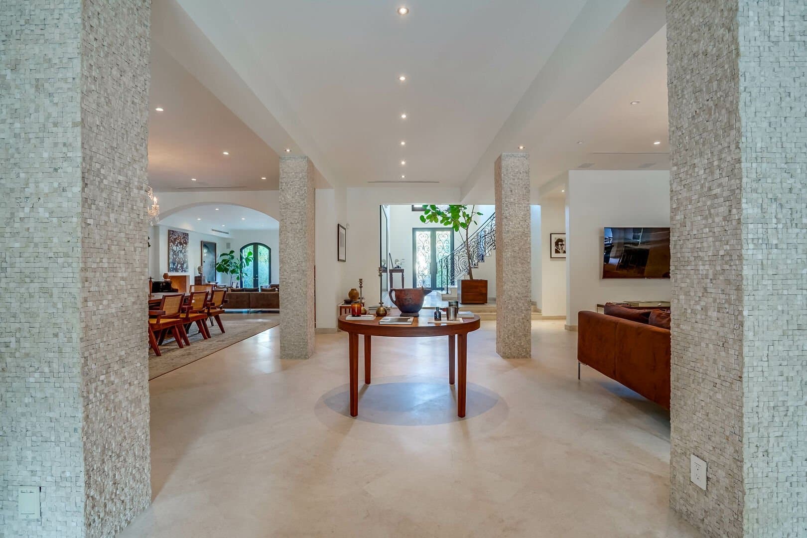 Alta Place  - Image 4