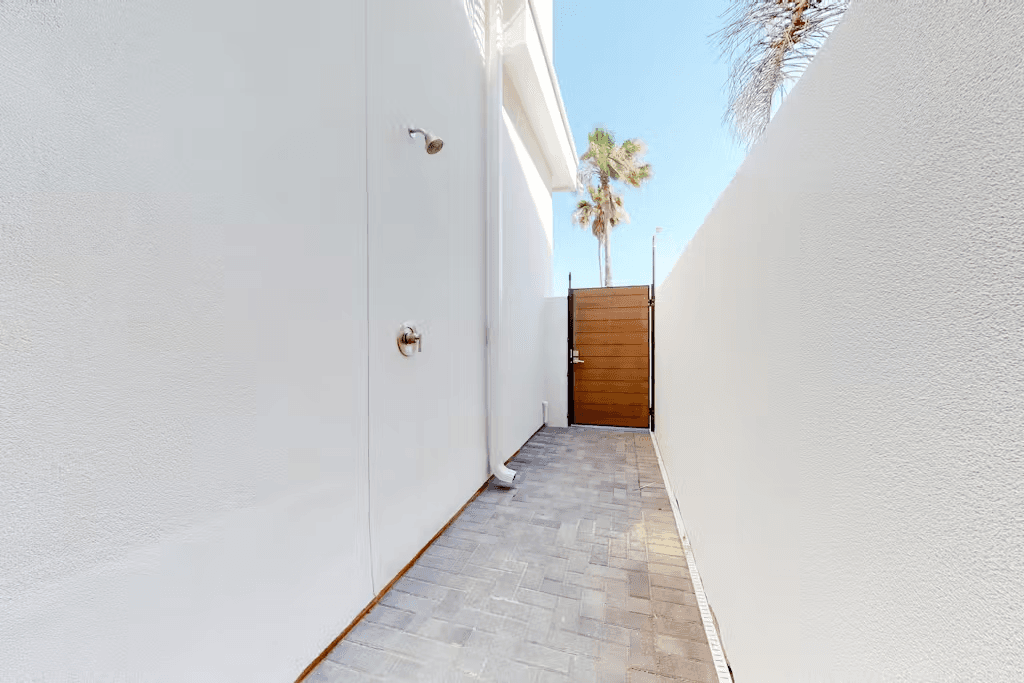 Dolphin Beach House - Image 20