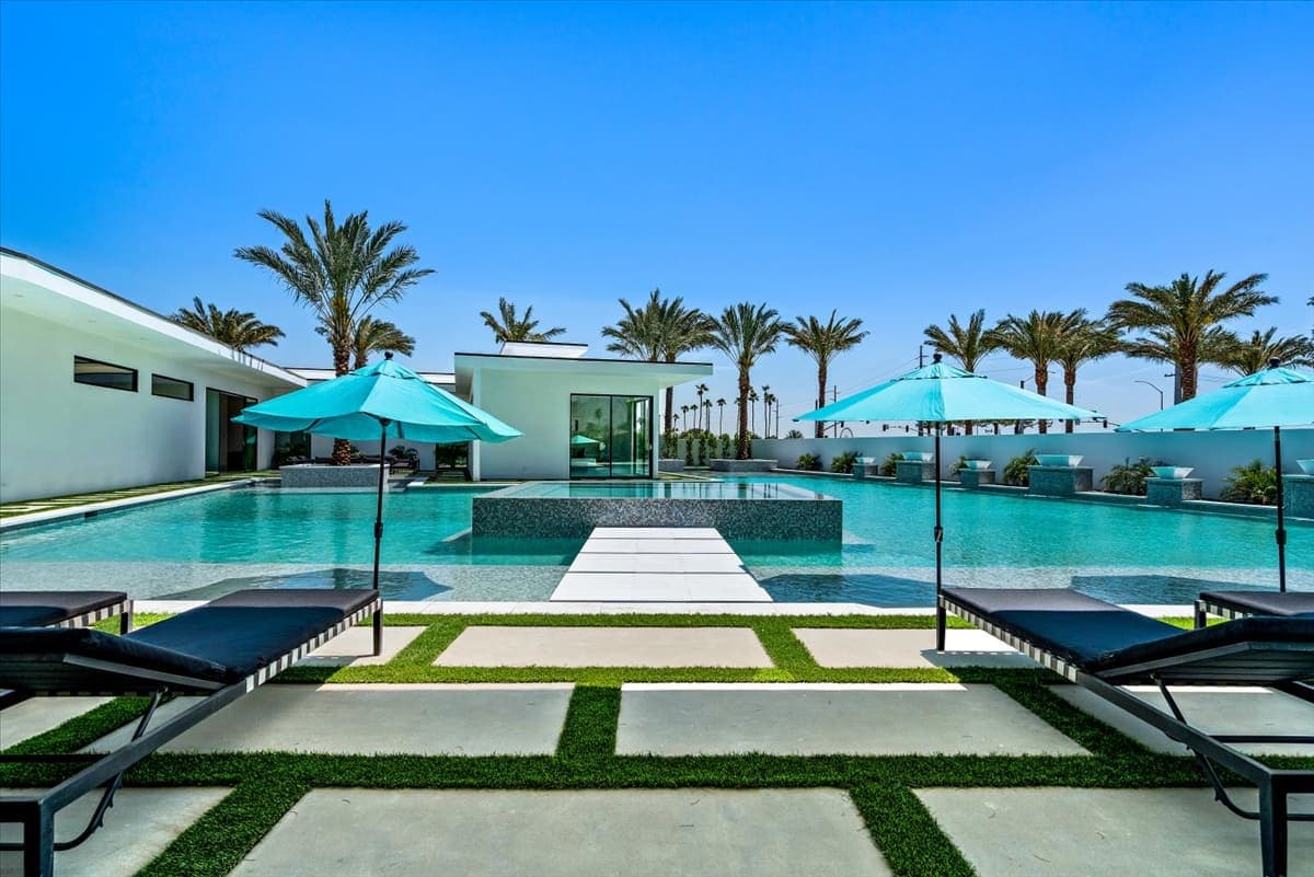 Bravo Villa #10 - Image 60