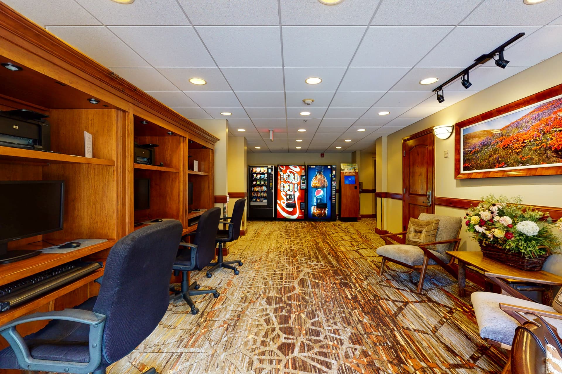 Lion Square East #215 - Image 18