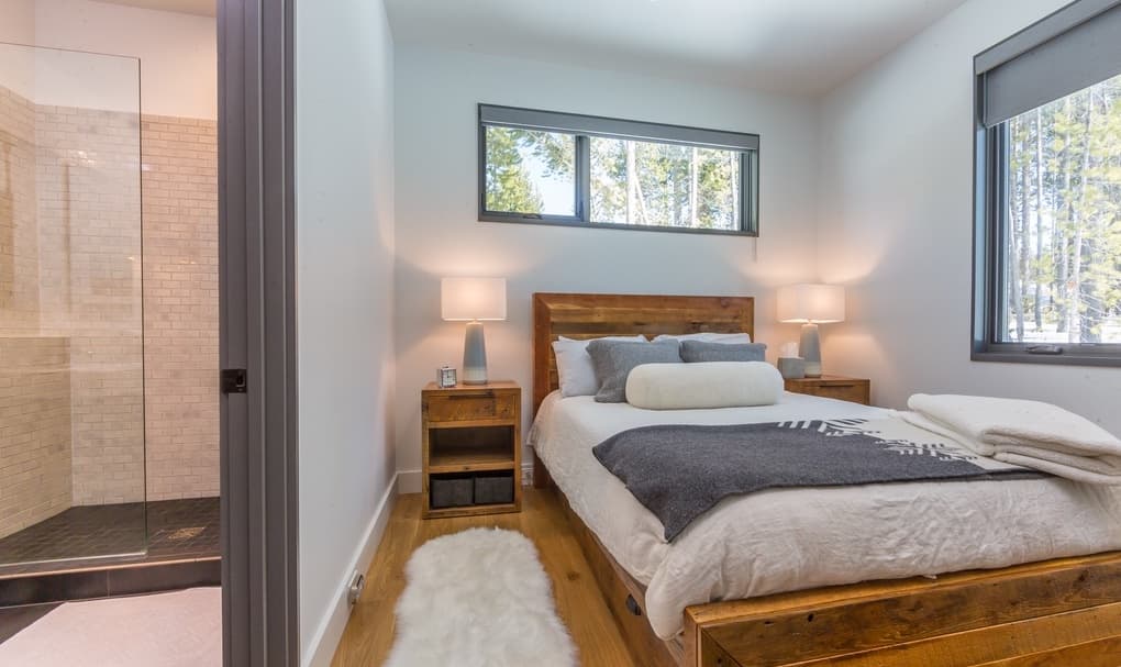 Lake Cabin #11 - Image 15