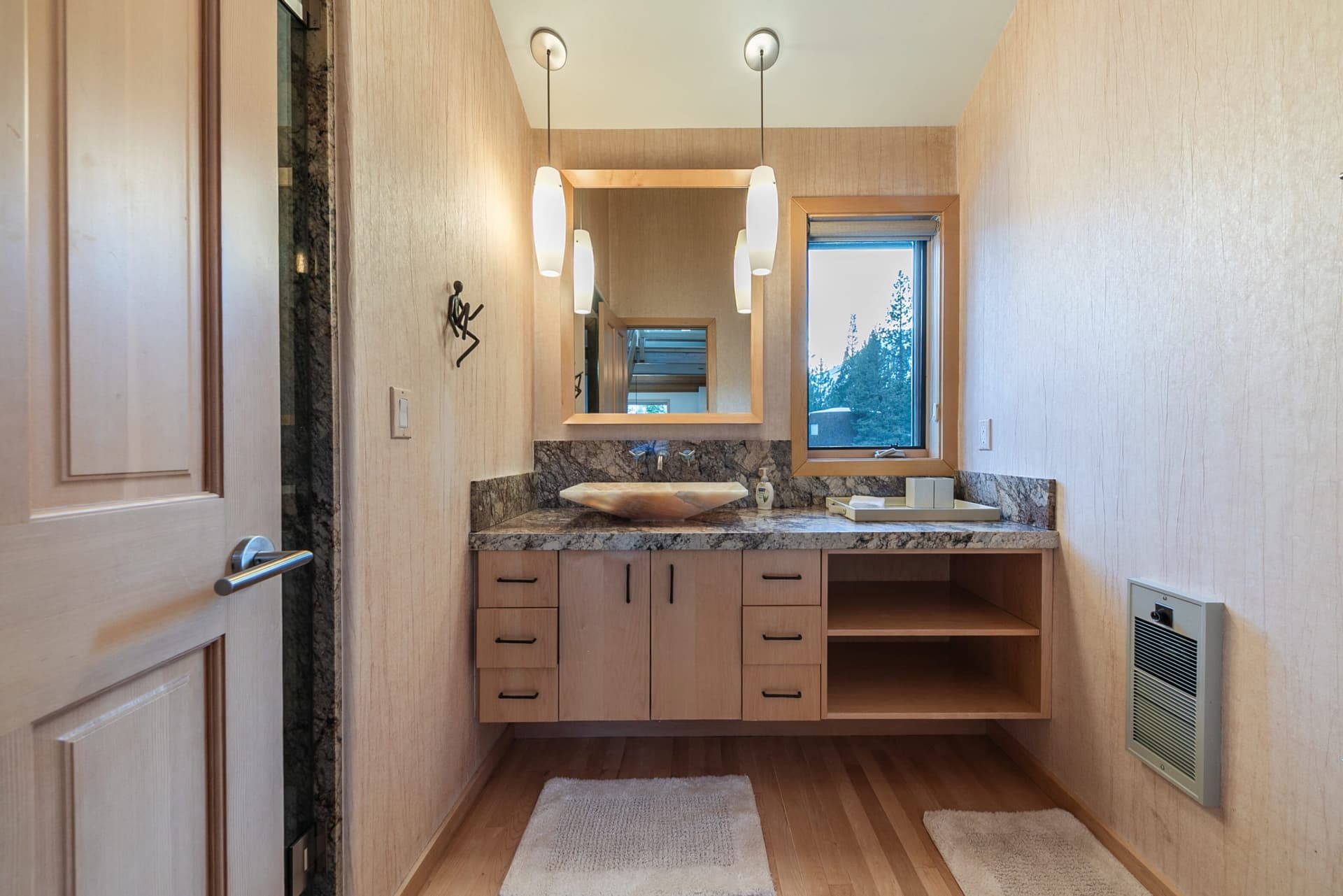 Bright Alpine Retreat - Image 9