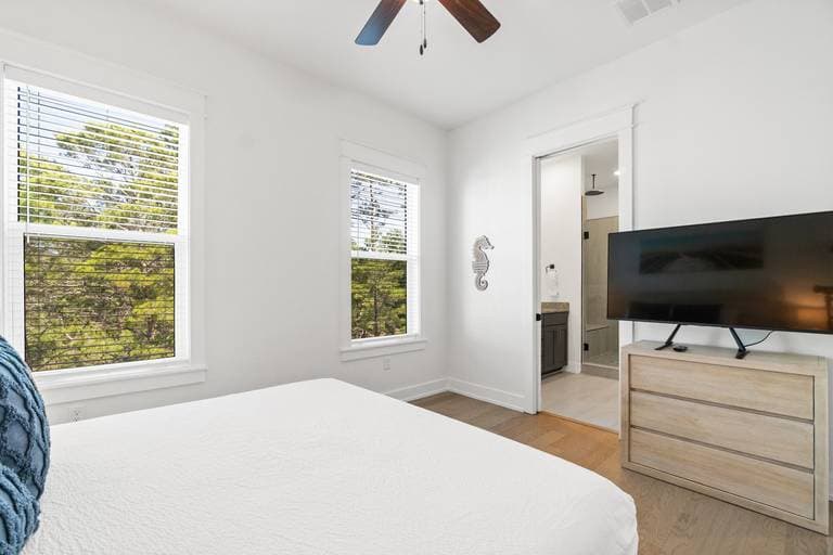 Charming Blue Haven - Image 14