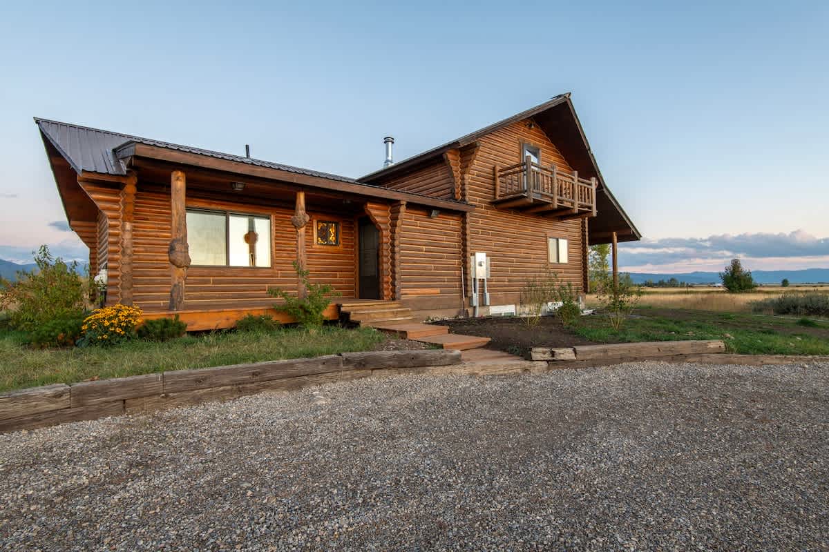 Cabin on Whitney - Image 2