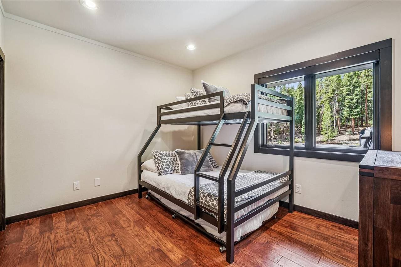 Summit Solitude Estate - Image 38