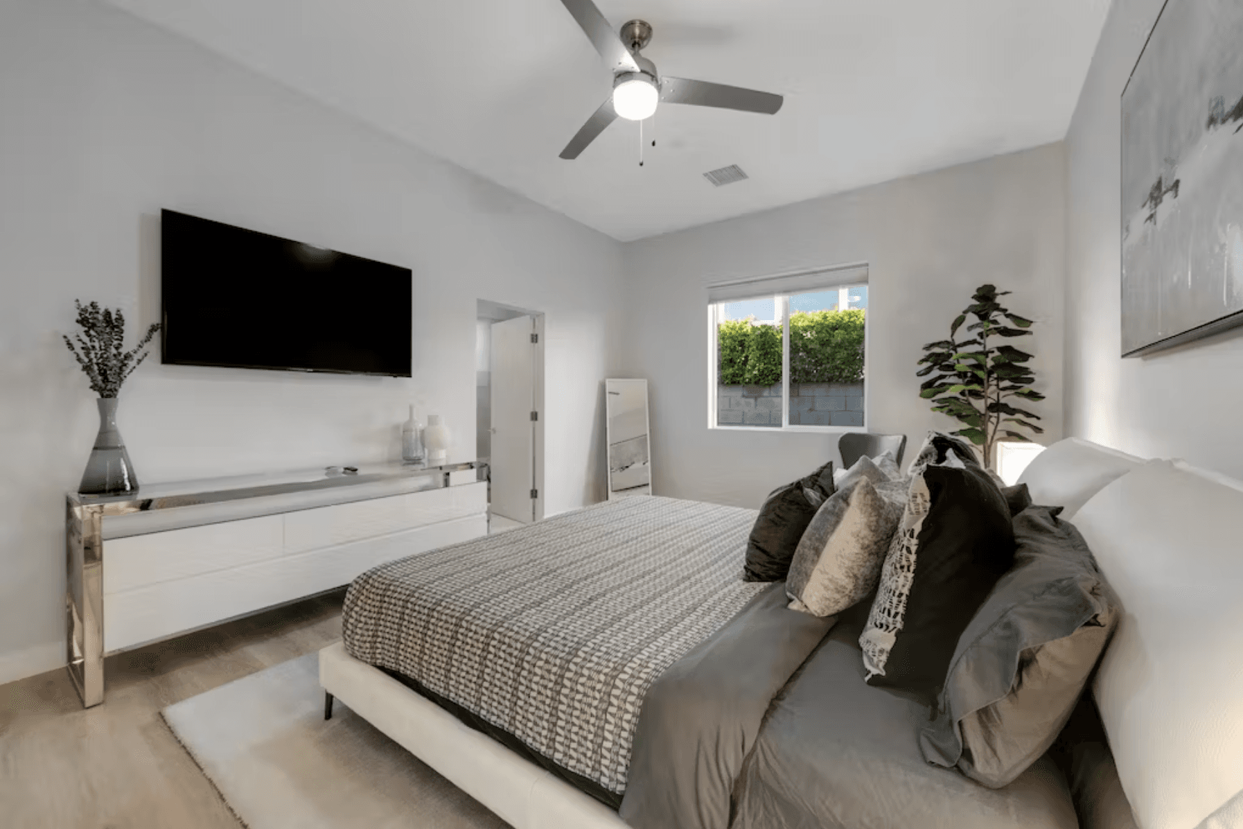 Modern Distinction Home - Image 18