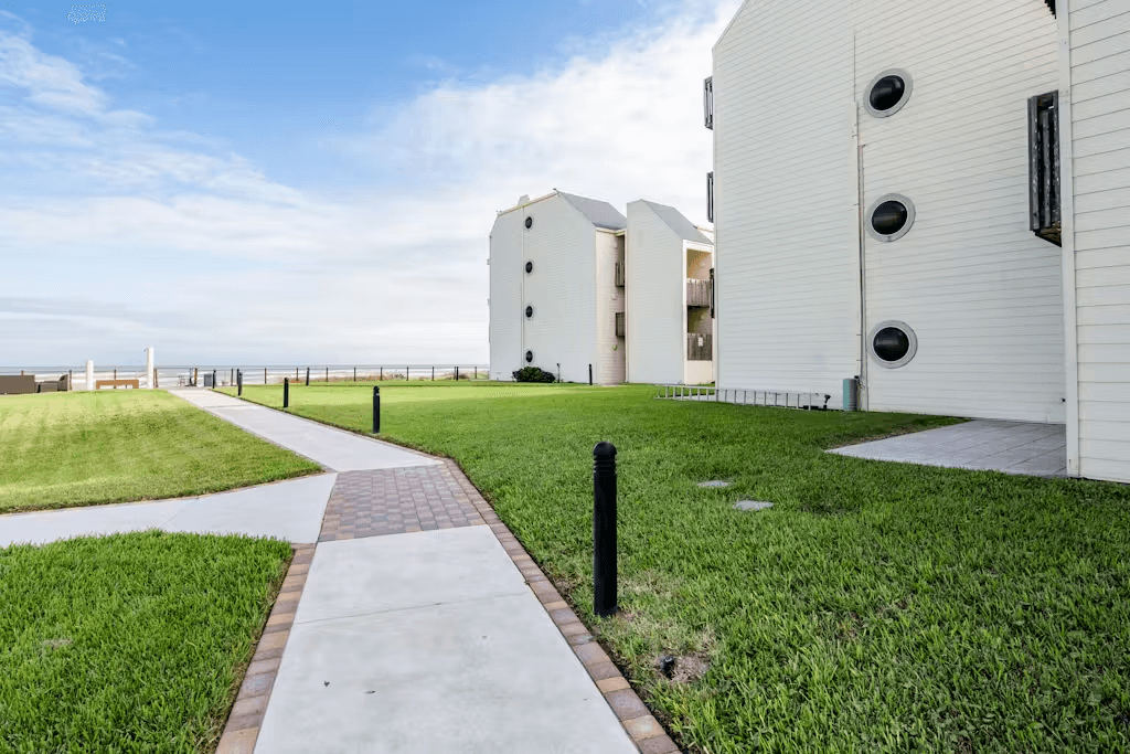 Solare Tower #705 - Image 29