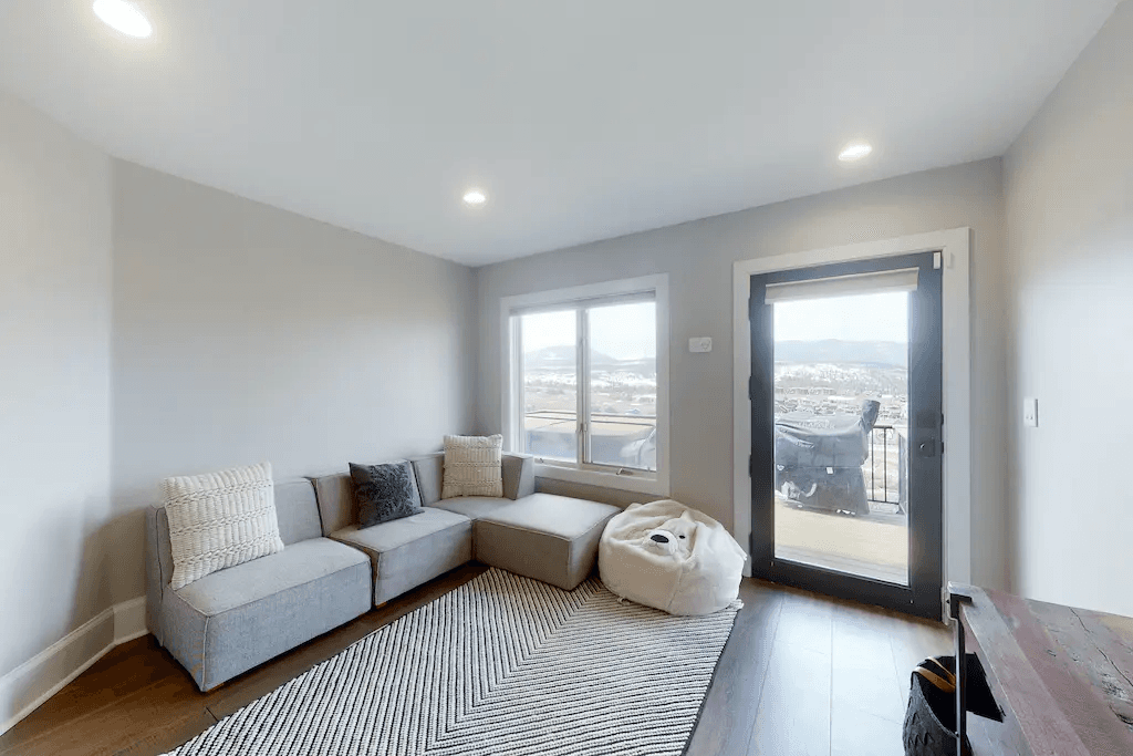 Fraser River Retreat - Image 14