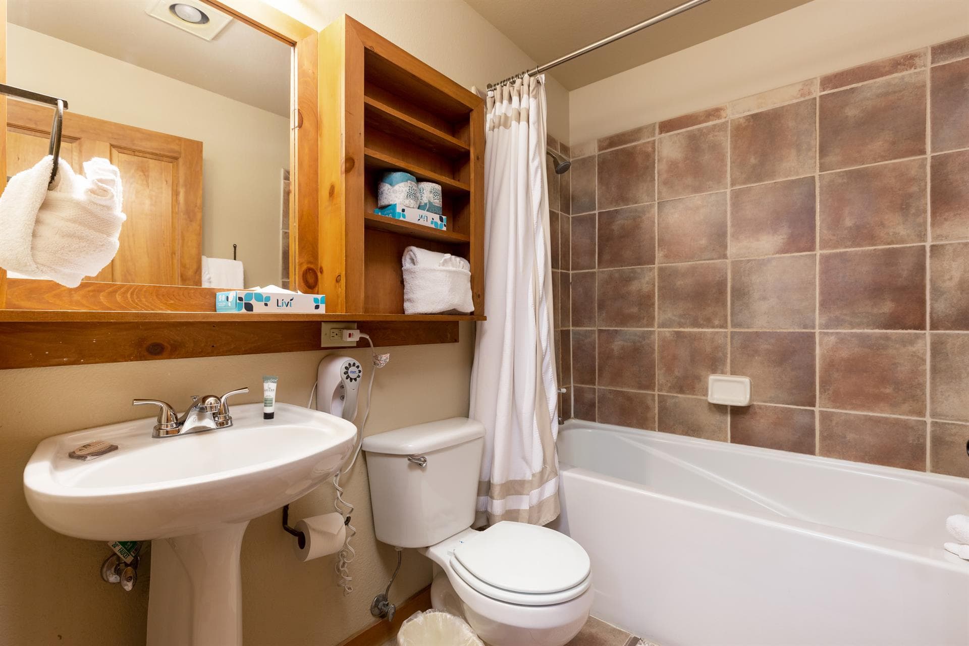 Red Hawk Townhome - Image 12