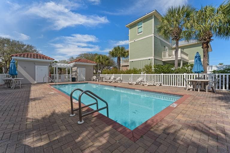 Aquaholic House - Image 5