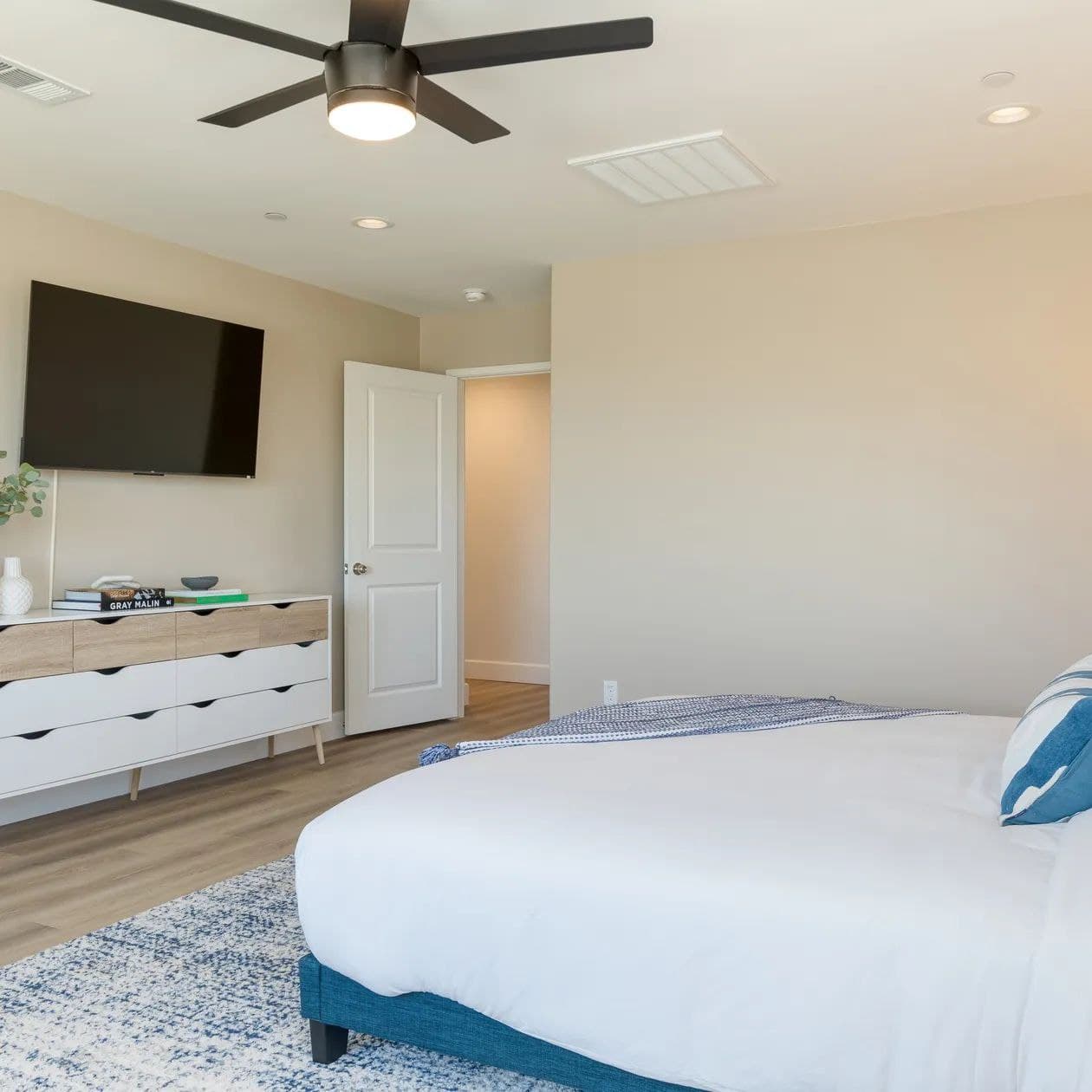 Desert Eden - Image 15