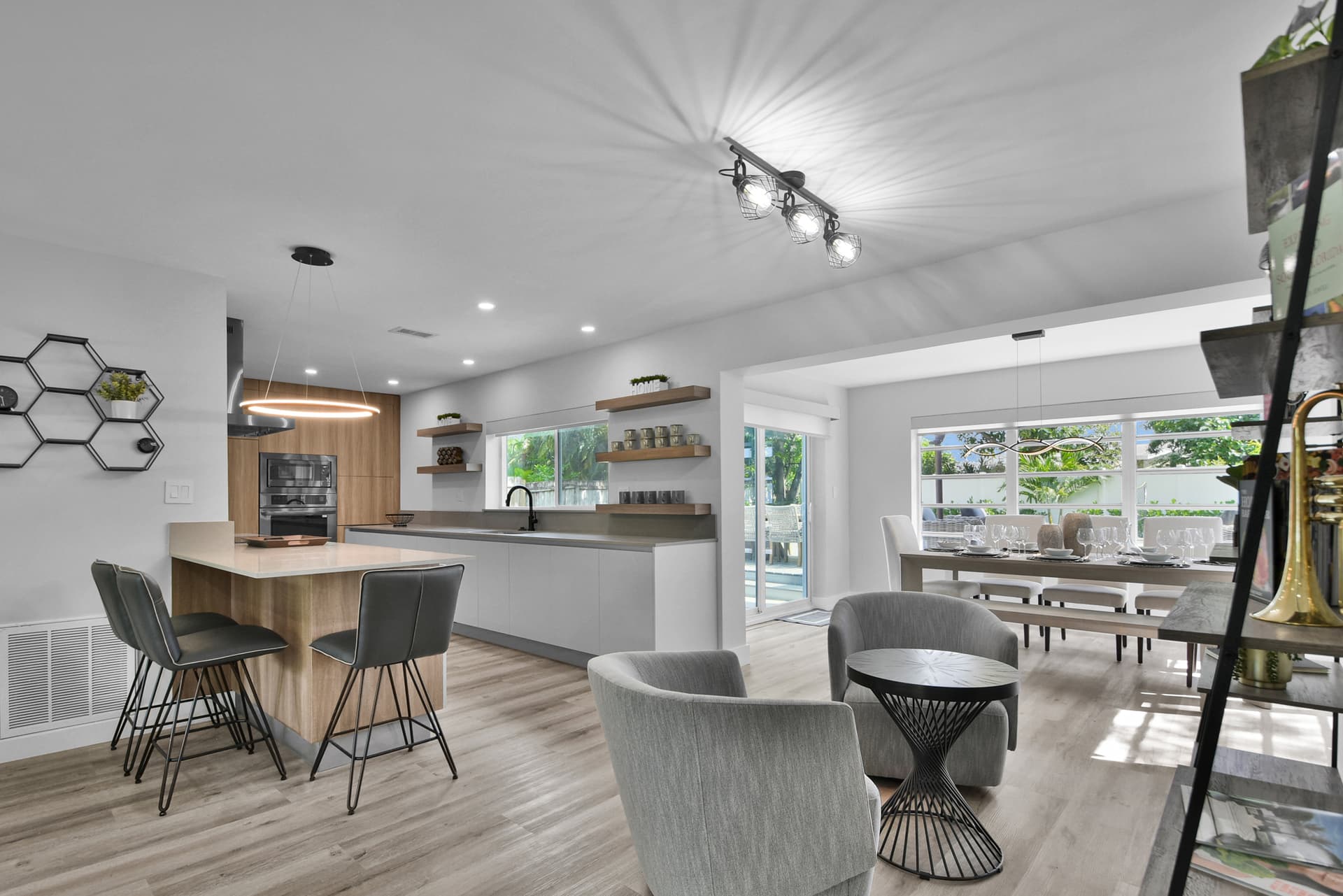 Bluebird House - Image 4