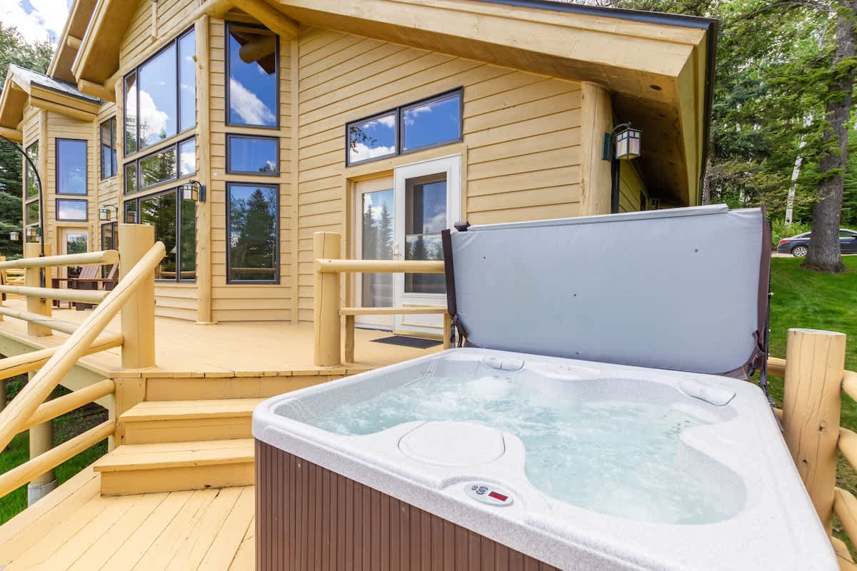 Pine Tree Lodge - Image 2