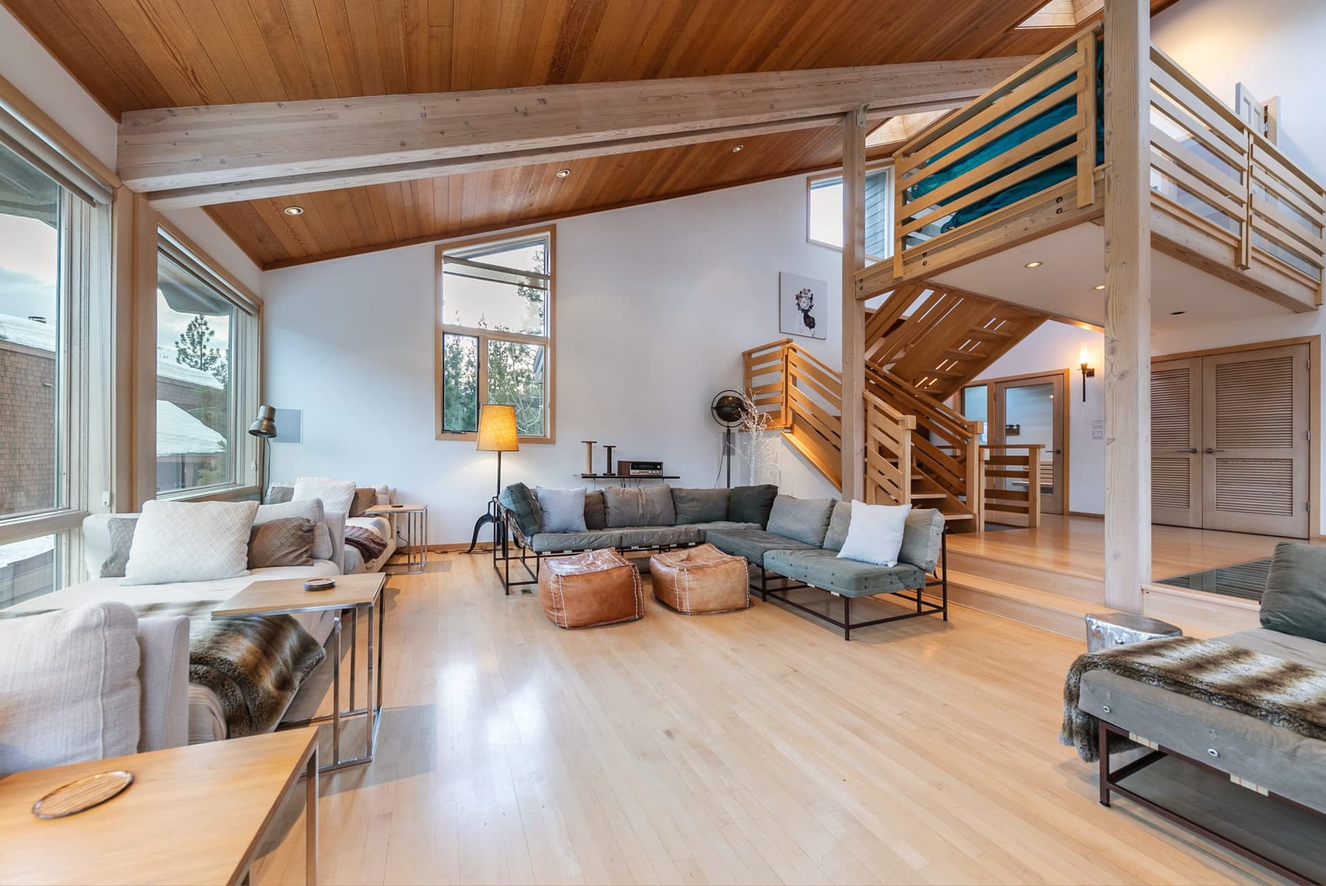 Bright Alpine Retreat - Image 12