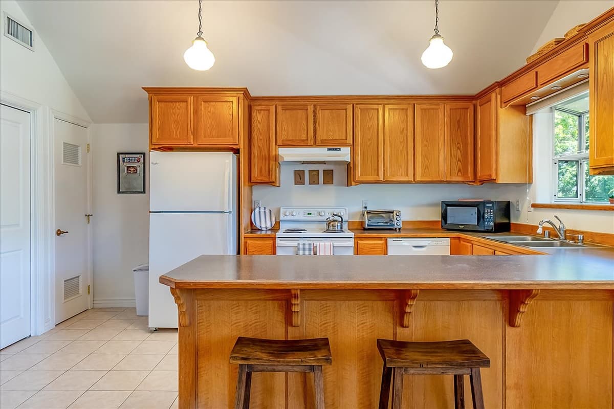 Red Barn Home - Image 12