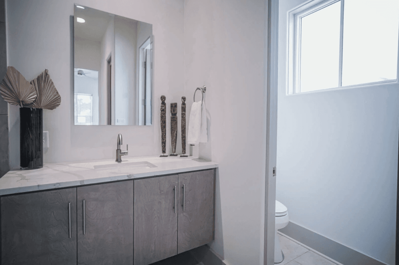 Beauty and the Beach - Image 12