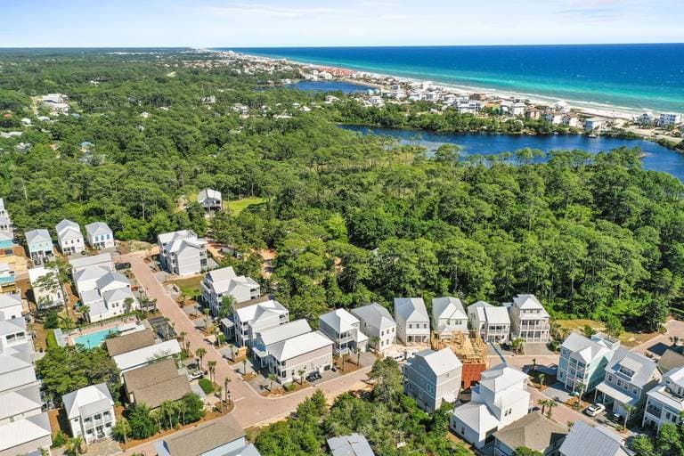 Charming Blue Haven - Image 41