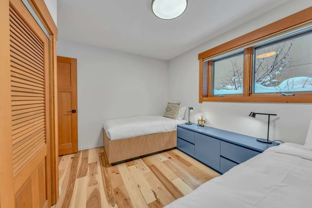 Stunning Mountain Gem - Image 38