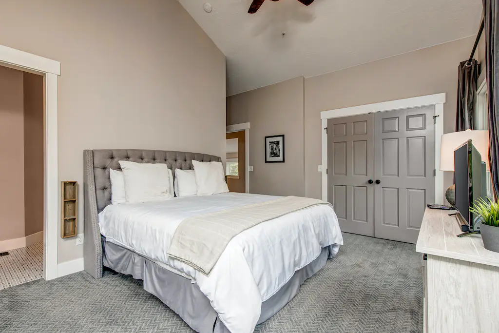 Alpine Retreat Home - Image 10