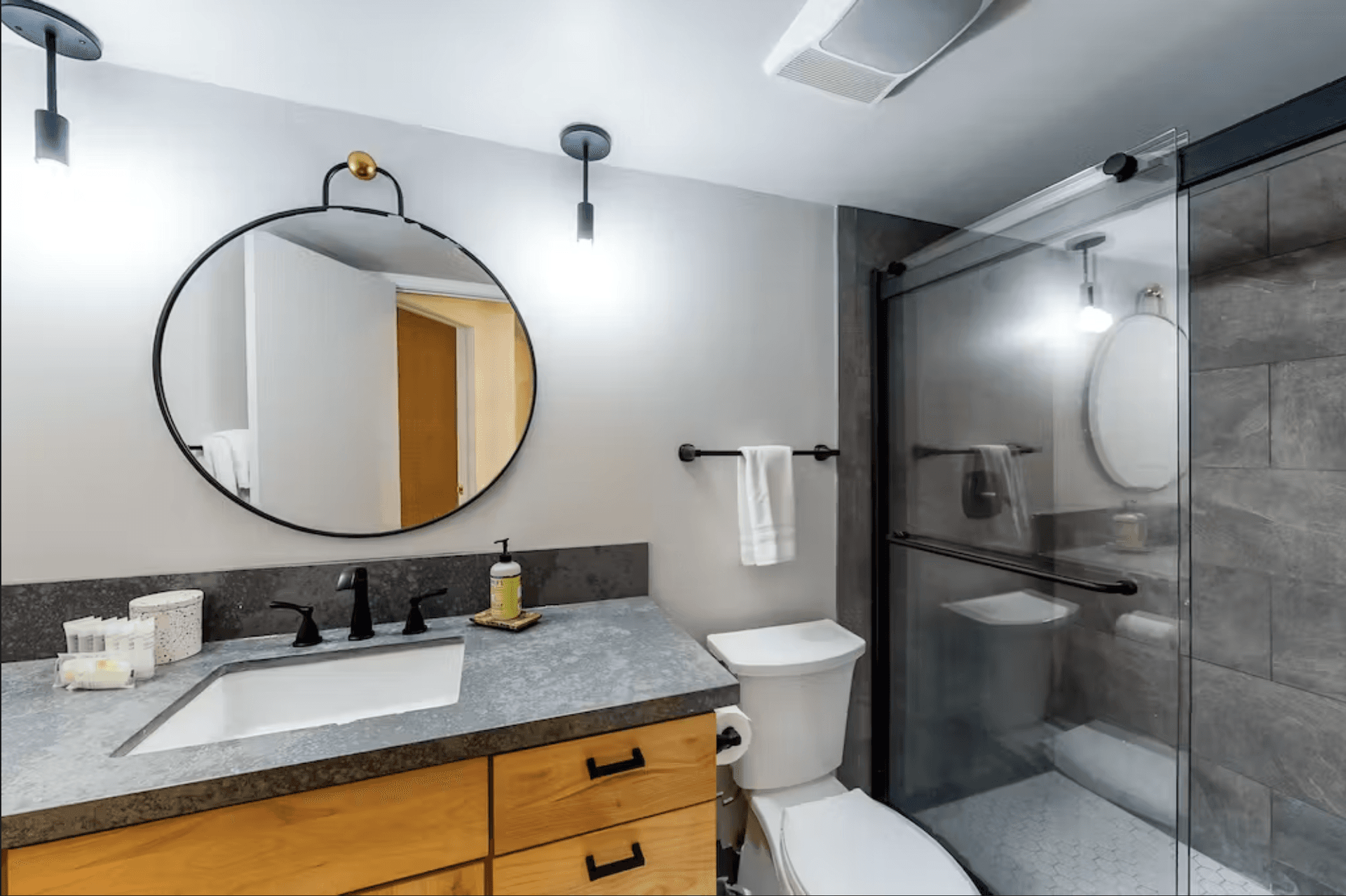 Among the Trees Home - Image 9