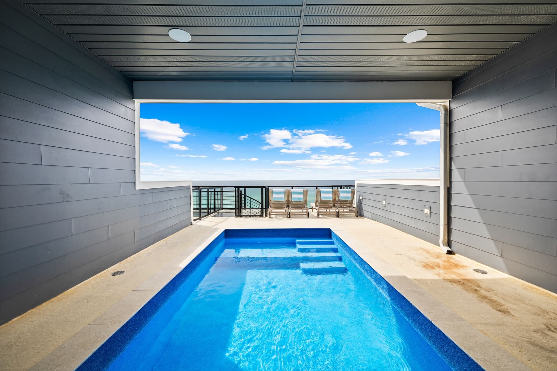 Beachside Haven - Image 2