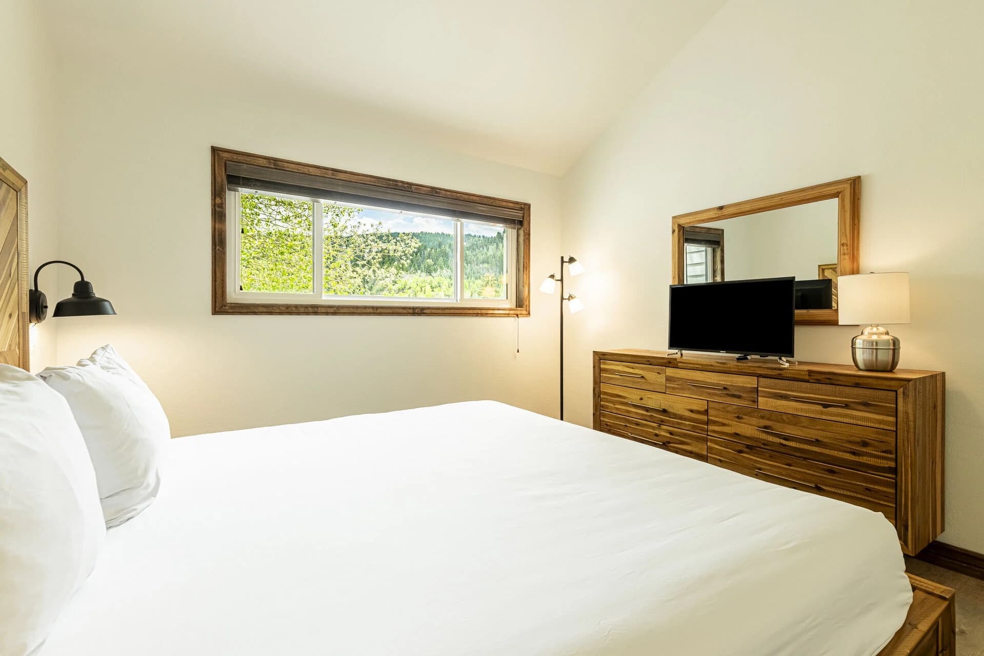 Fawngrove Woodland Escape - Image 28