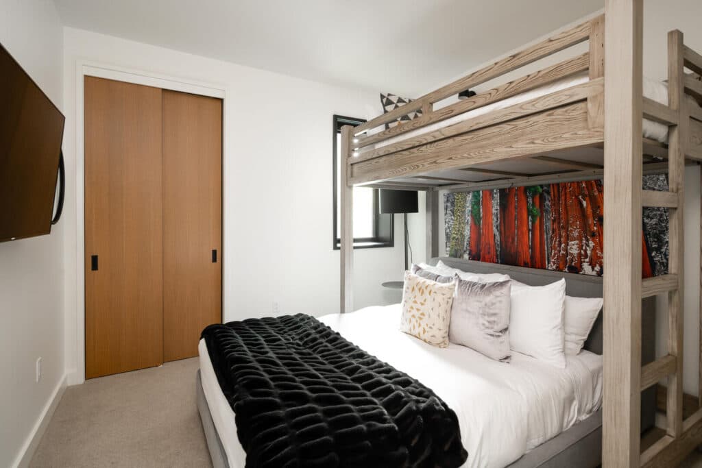 Treeline Place - Image 17