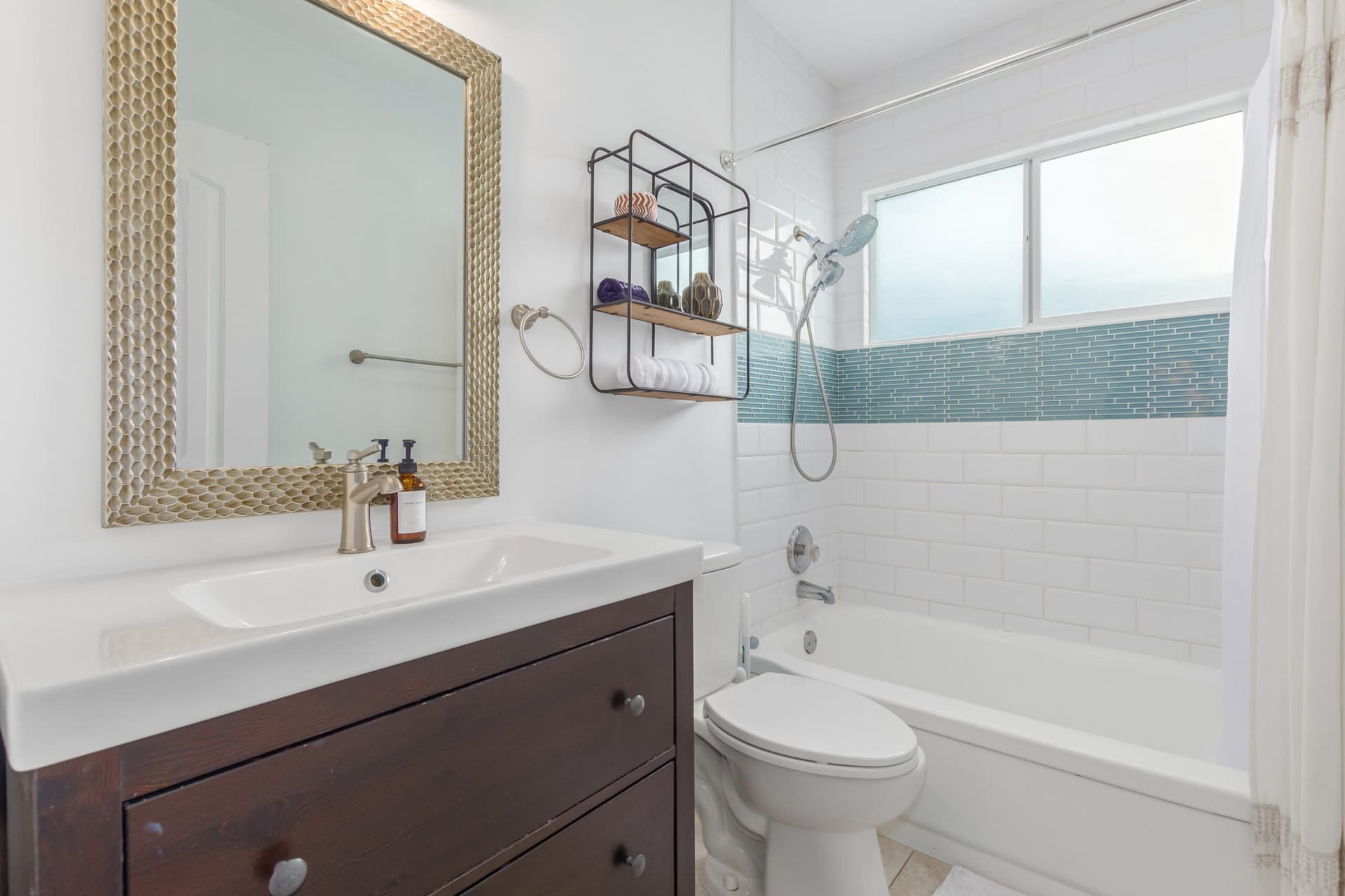 Ochenta Modern Poolhouse - Image 20