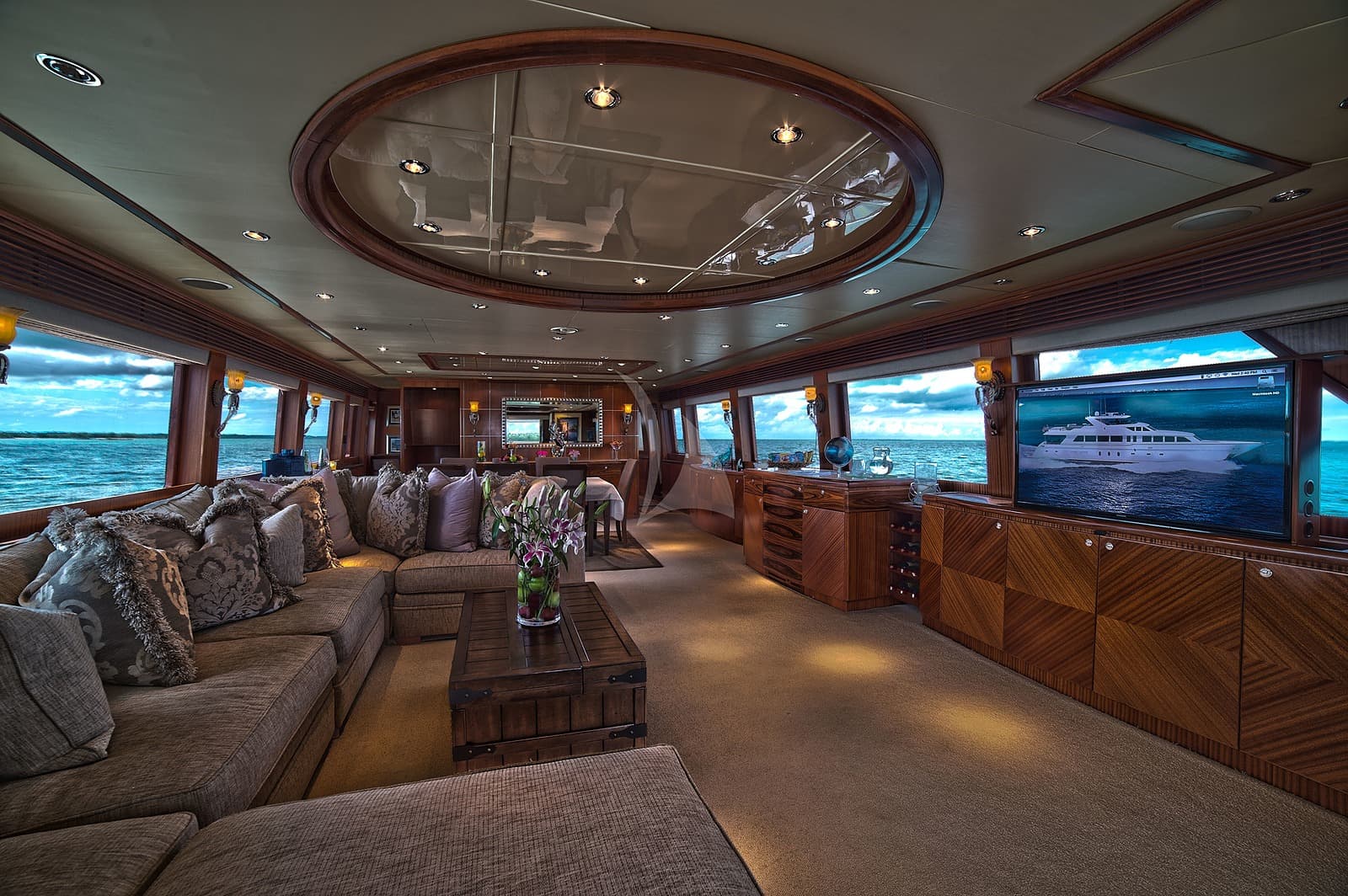 Beachfront Yacht - Image 3