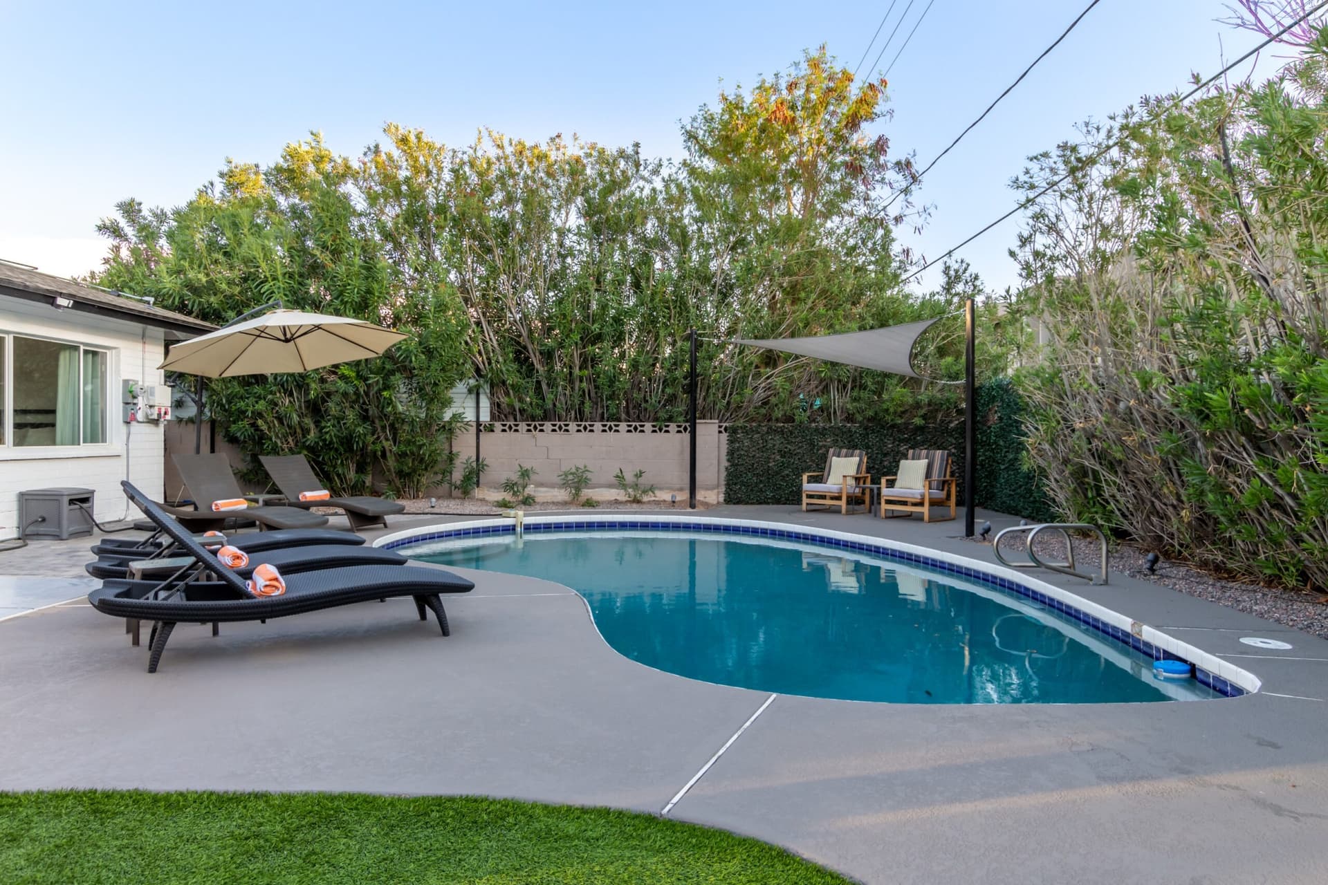 Ochenta Modern Poolhouse - Image 39