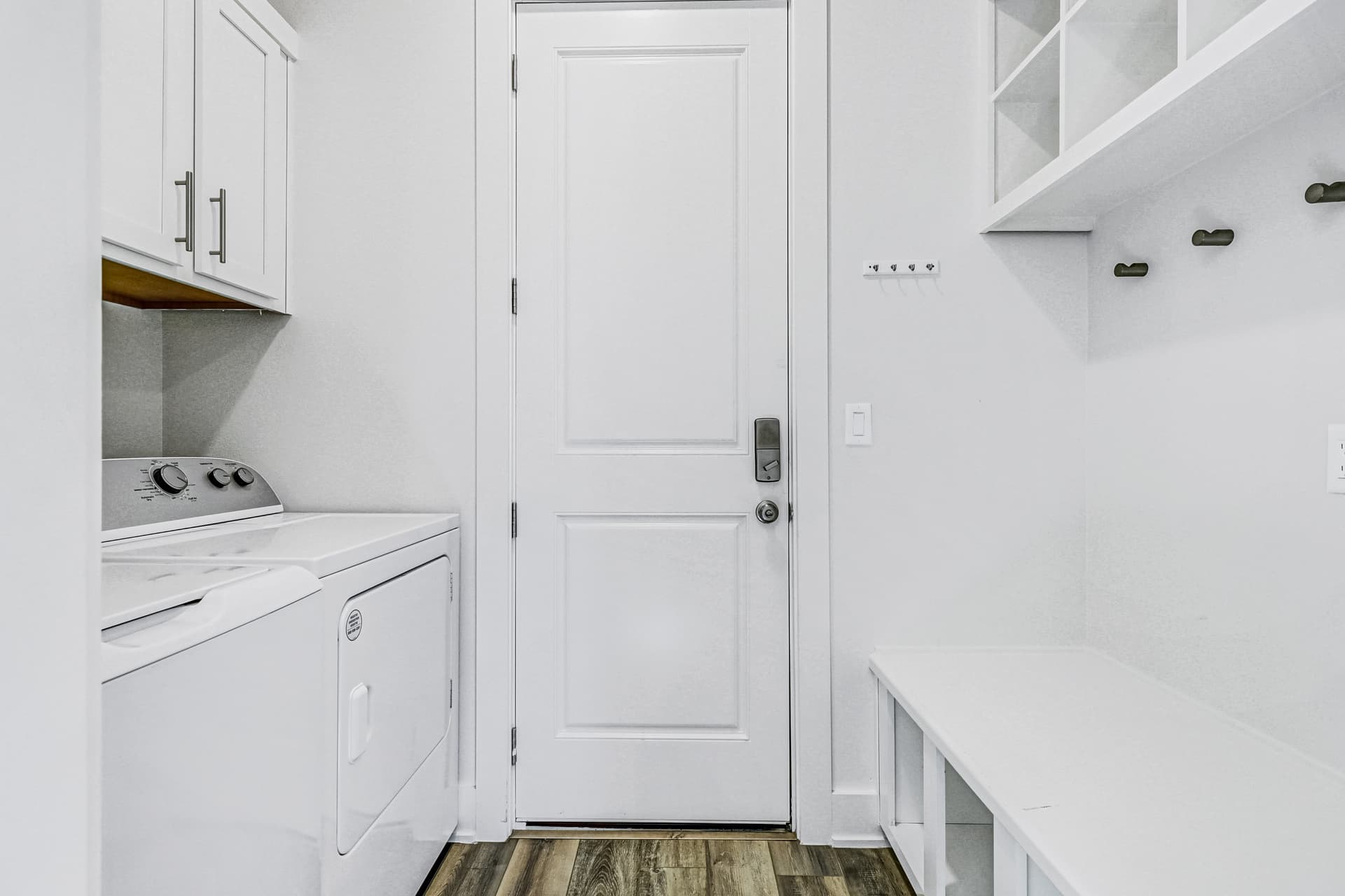 Sunset Avenue Stunner - Image 26